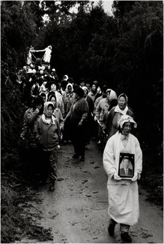 Funeral March to Burial Tomb, Jeju Island 2.jpg