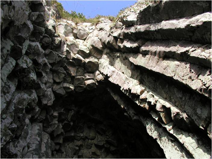 Geological Formation of Columnar Jointing, Jeju.jpg