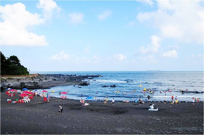 Black Sand Beach, Jejudo.jpg